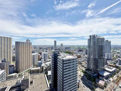 バルコニーから望む景色は、住環境・快適性と共に有り続ける貴重な「財産」です。本邸宅に住まう事で手に入れるものは、きっと日常にとっても貴重な存在となるはずです。