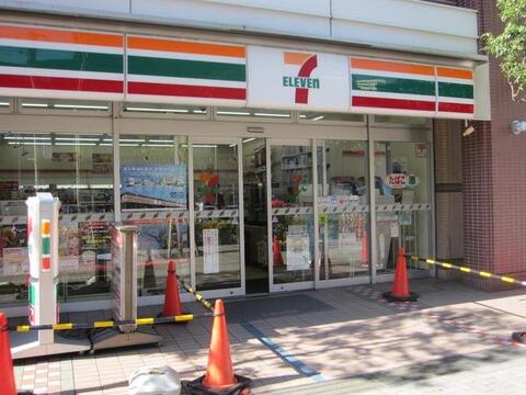 セブンイレブン川口駅東口店まで約160m