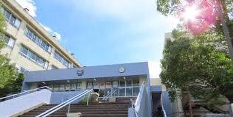 草加市立花栗中学校まで約170m