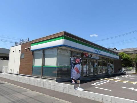 ファミリーマート草加旭町二丁目店まで約420m
