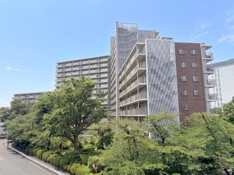 王子神谷駅徒歩6分など、都心へのスムーズなアクセスが叶う環境。生活利便施設が身近に揃う、確かな資産価値を誇る3LDKです。※掲載写真はAIによる画像加工を施しています。