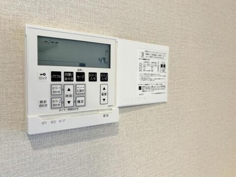床暖房設備で寒い冬も足元からポッカポカ。タイマー設定などもあって安心ですね。