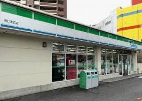 ファミリーマート川口末広店まで約216m