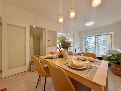 ～Living dining kitchen～16.2帖ユトリのある空間に爽やかな風がそよぎ光に溢れる場に、家族が笑顔で過ごすトキを想う。家具・小物類は配置用のイメージ用です。