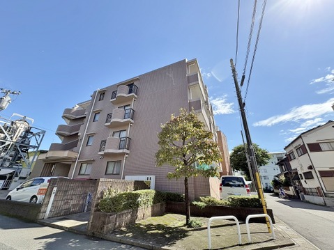 開放感のあるルーフバルコニー付住戸