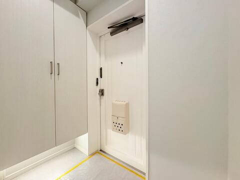 家の顔となる玄関。 収納部分を多く採用し、スッキリとした広さを確保出来ました。ゲストを迎え入れても安心の空間です。