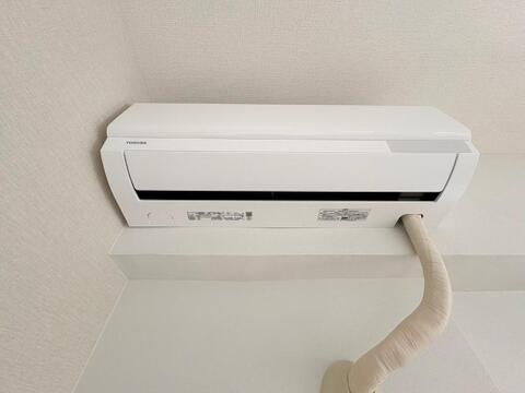 エアコンは空気を汚さず場所も取らないので、お部屋を広く使えます。設置工事などの初期費用がカットできるのは嬉しいですね。