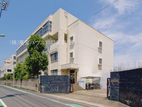 川口市立青木中央小学校まで約650m