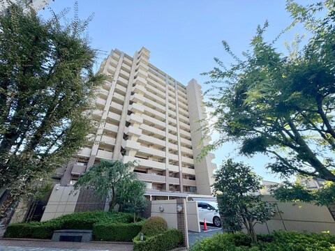 京浜東北線「川口駅」徒歩１３分。南向き角部屋3面バルコニー付き。