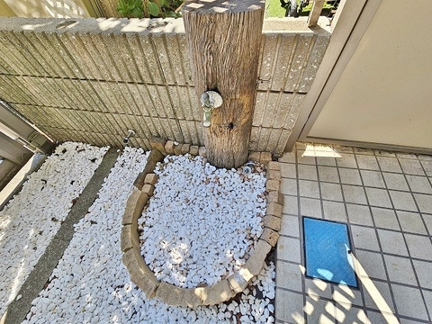 庭には外水栓。