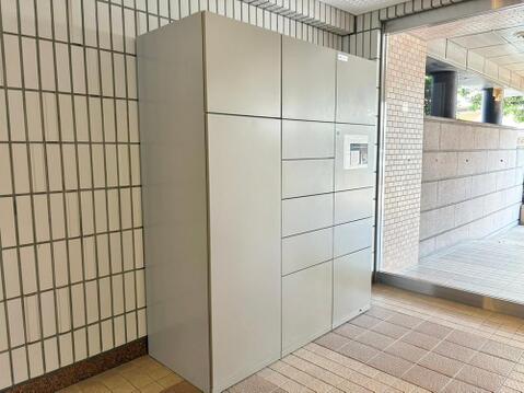 宅配ボックス有。留守でも荷物が受け取れるため、再配達依頼する必要がないので時間を有効に使えます。