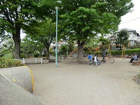 ほほえみ公園　距離約350m