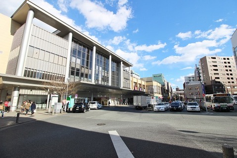 京王線・京王動物園線・多摩モノレール「高幡不動」駅　距離約1900m