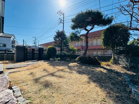 広いお庭はガーデニングなど、ご家族の楽しめる場所の一つに