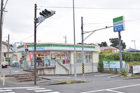 ファミリーマート　都筑加賀原店　距離約350m