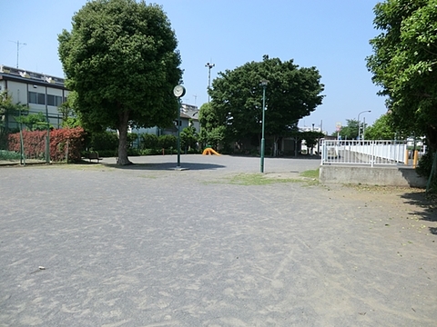 鶴巻公園　距離約650m