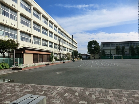 横浜市立新吉田小学校　距離約600m