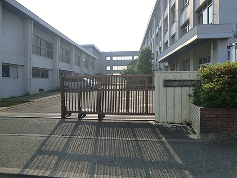 藤沢市立善行中学校　距離約700m