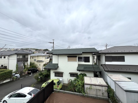 住宅外観と周辺の街並み