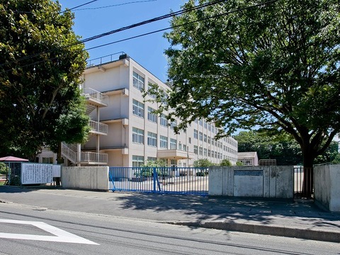 大和市立上和田中学校　距離約1200m