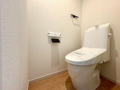トイレは2ヶ所にあり、混み合う時や来客時にも心配はありません