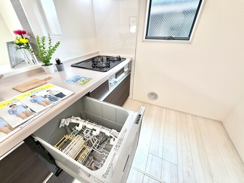 ビルトイン式食洗機を標準完備した、機能性に優れたシステムキッチン