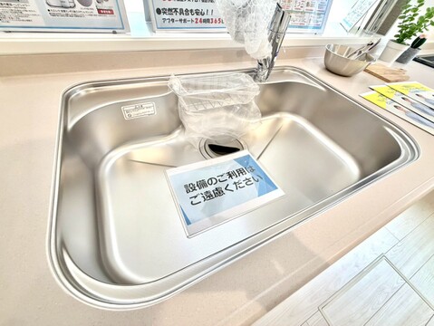 キッチンで場所を取らない、一体型浄水器を完備