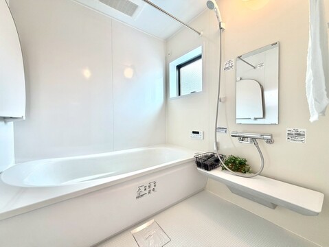 浴室暖房乾燥機を完備し、雨天時のお洗濯も安心の浴室設備