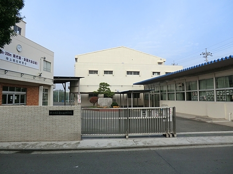 横浜市立泉が丘中学校　距離約110m