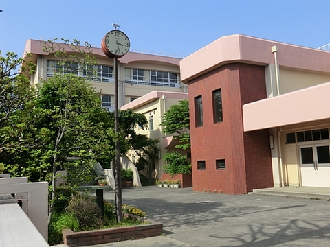 川崎市立王禅寺中央中学校　距離約180m