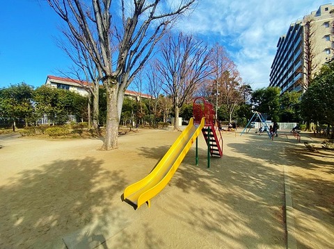 世田谷区立祖師谷三丁目公園まで約750m