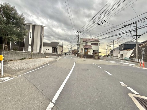 前面道路が広く楽々駐車♪モデルルームご案内も可能です♪