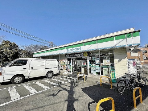 ファミリーマート　青葉すみよし台店　距離約650m