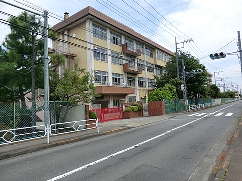八王子市立椚田小学校まで約750m