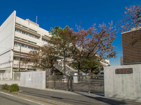 狛江市立狛江第二中学校　距離約400m