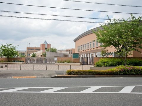 町田市立小山ヶ丘小学校　距離約950m