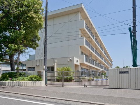 横浜市立あざみ野第一小学校　距離約1300m