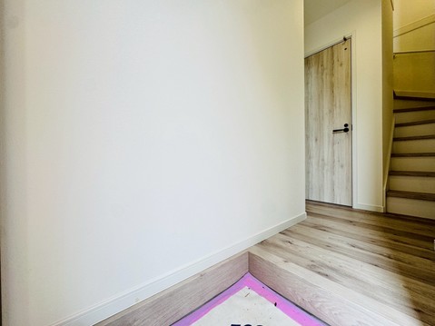 明るさとコントラストを兼ね備えた玄関