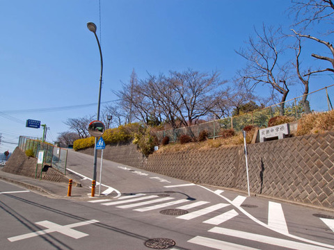 伊勢原市立成瀬中学校まで約1400m