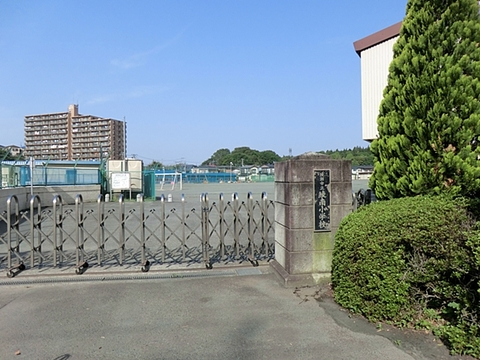 綾瀬市立綾南小学校　距離約750m