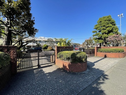 相模原市立大沢小学校　距離約850m