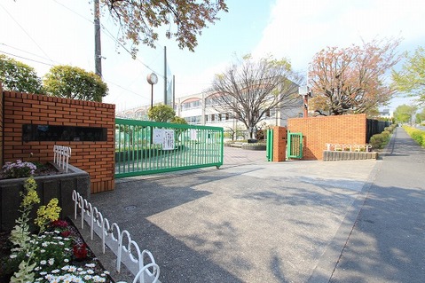 川崎市立金程中学校　距離約850m