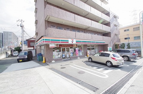 セブンイレブン　多摩関戸5丁目店　距離約750m