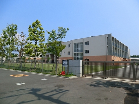 藤沢市立六会中学校　距離約80m