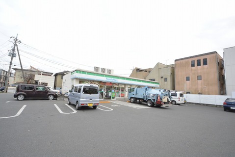 ファミリーマート　サンズ相模台五丁目店　距離約550m