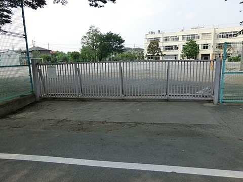 調布市立北ノ台小学校　距離約320m