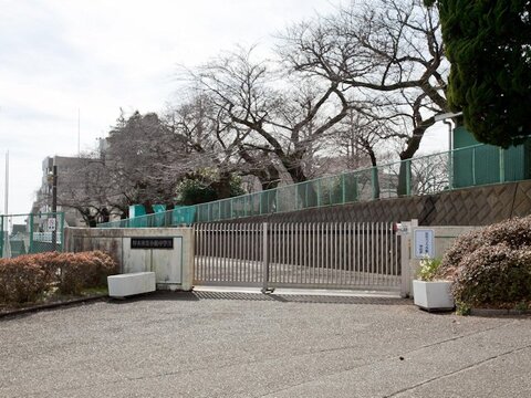 厚木市立小鮎中学校　距離約1200m