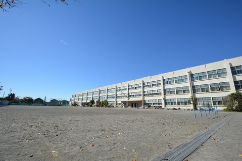 大和市立西鶴間小学校　距離約250m