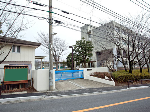 川崎市立白鳥中学校　距離約1600m