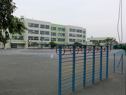 横浜市立上白根小学校　距離約600m